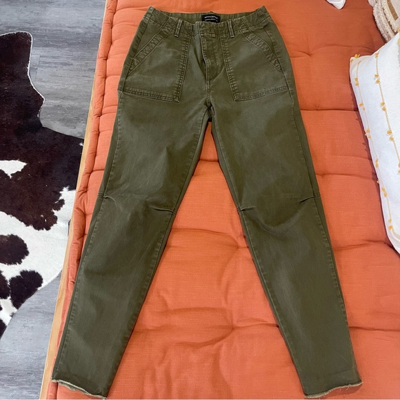 Banana Republic Girlfriend Authentic Chino - Picture 2 of 12